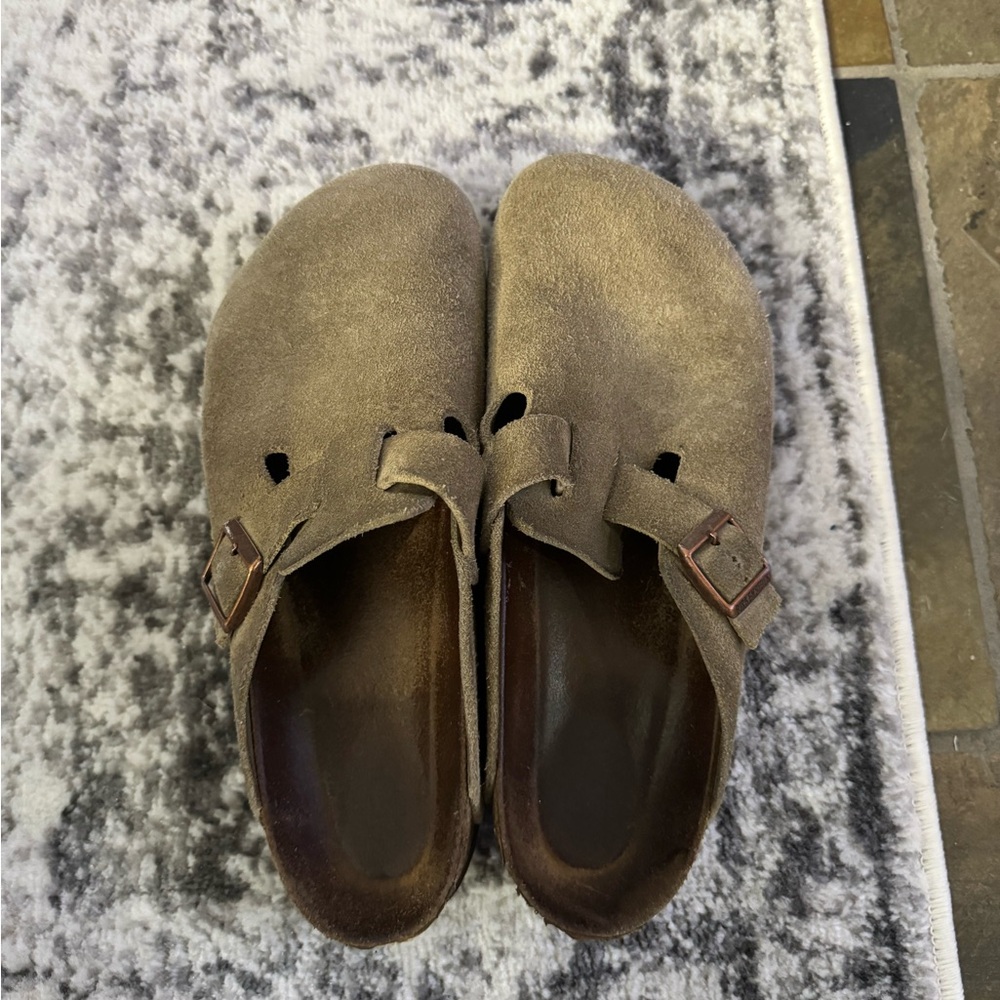Birkenstock Boston Clog in Taupe
